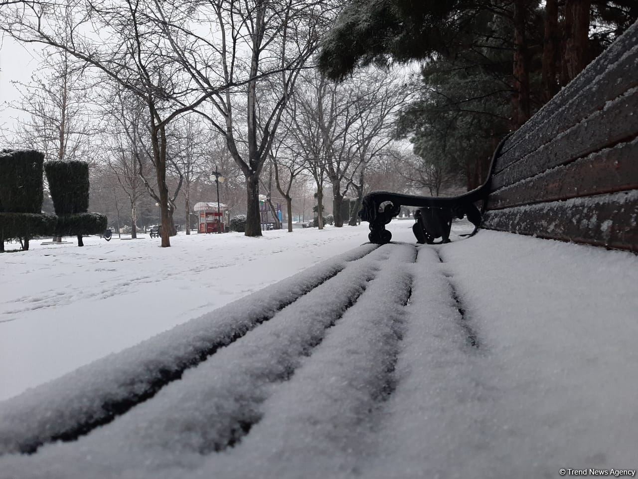 В Баку выпал первый снег (ФОТО)