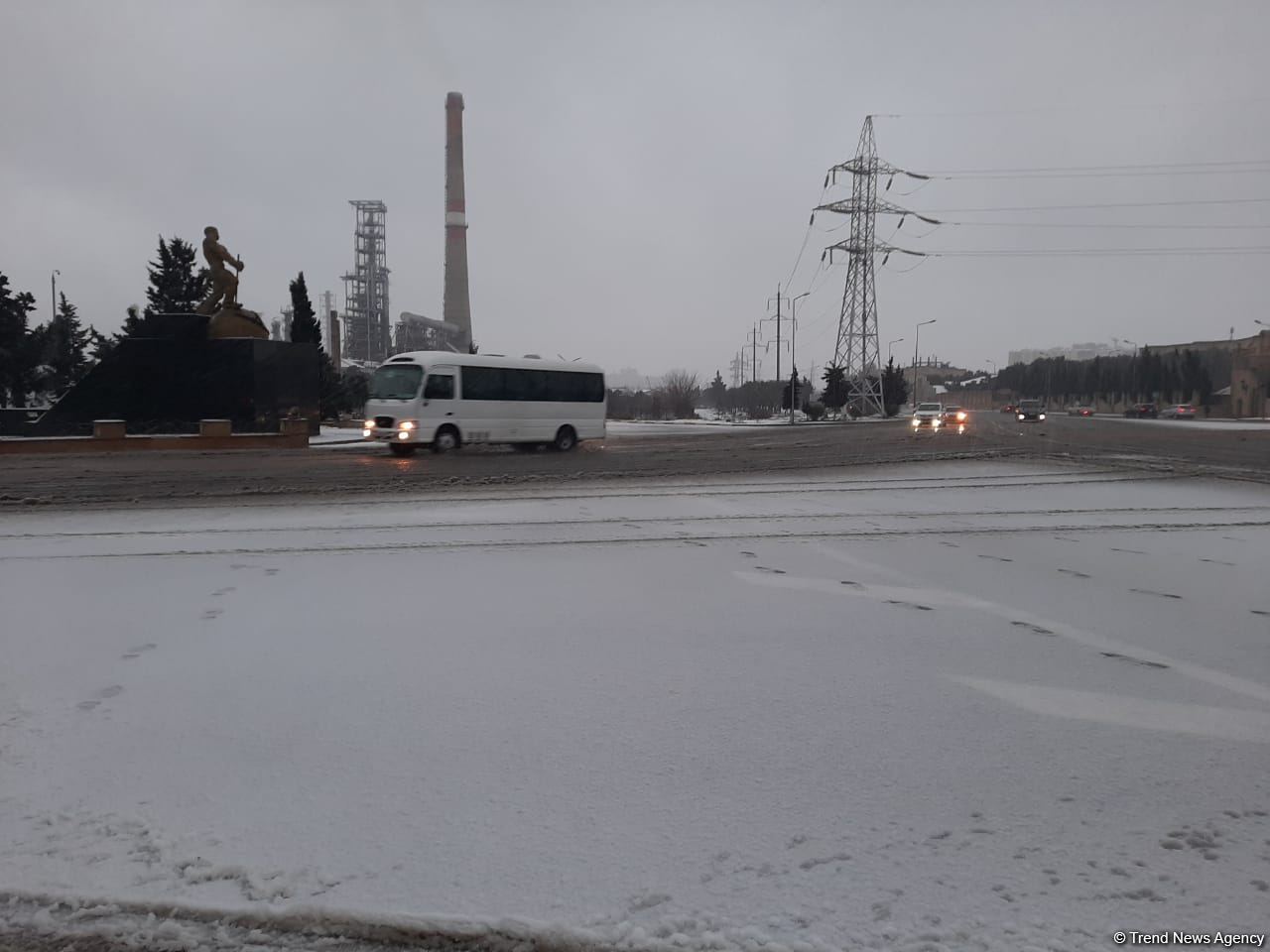 В Баку выпал первый снег (ФОТО)