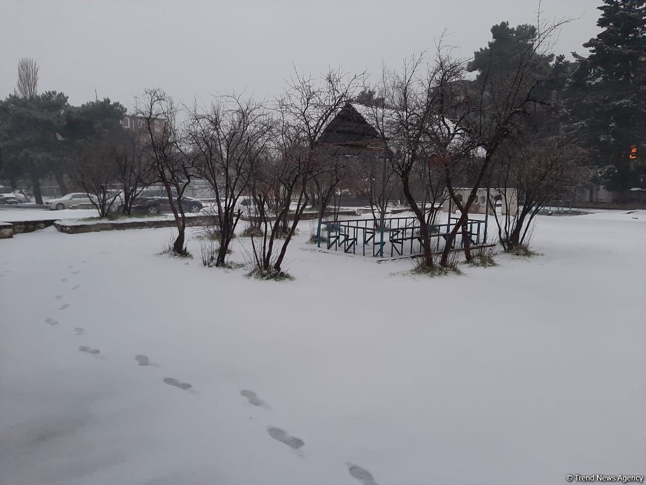 В Баку выпал первый снег (ФОТО)