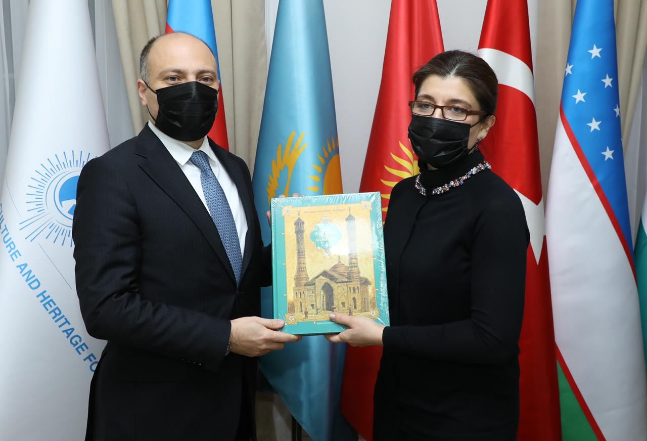 "Горгуднаме" известного турецкого поэта презентована в Баку (ФОТО)