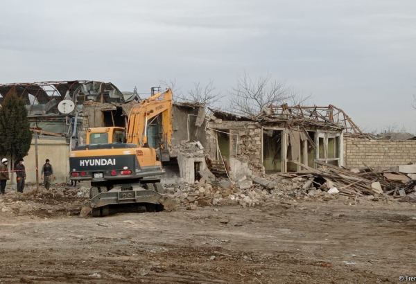 В Гяндже восстанавливаются разрушенные в результате армянской агрессии дома (ФОТО)