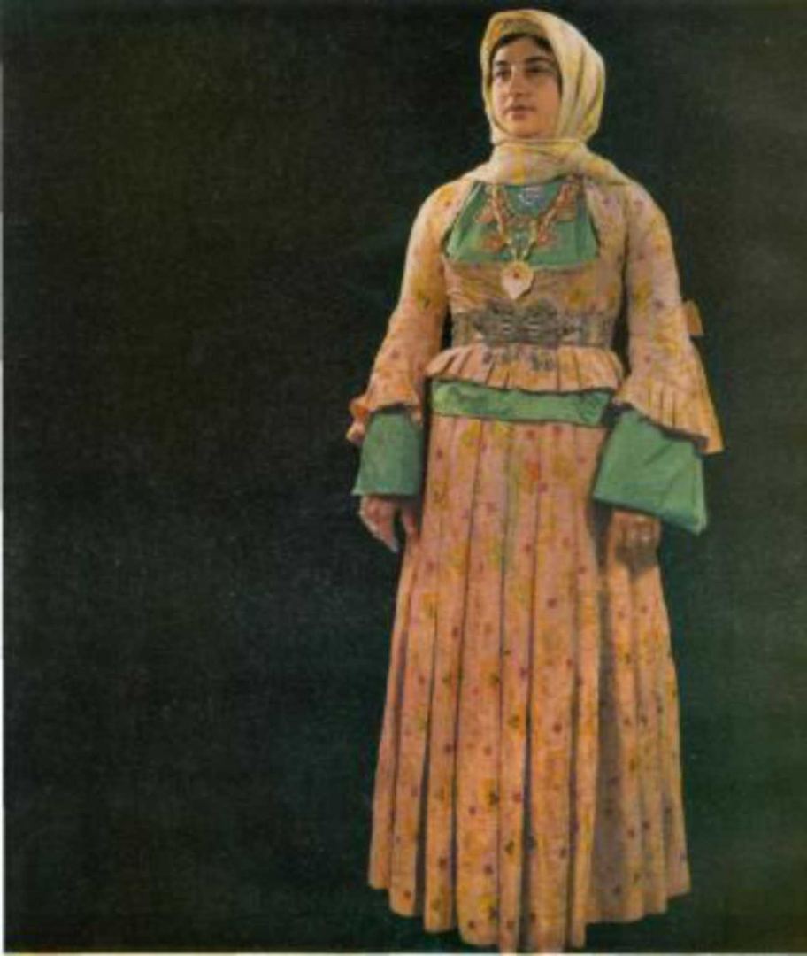 Модная старинная Шуша – особенности стиля женщин и одежды мужчин (ВИДЕО, ФОТО)