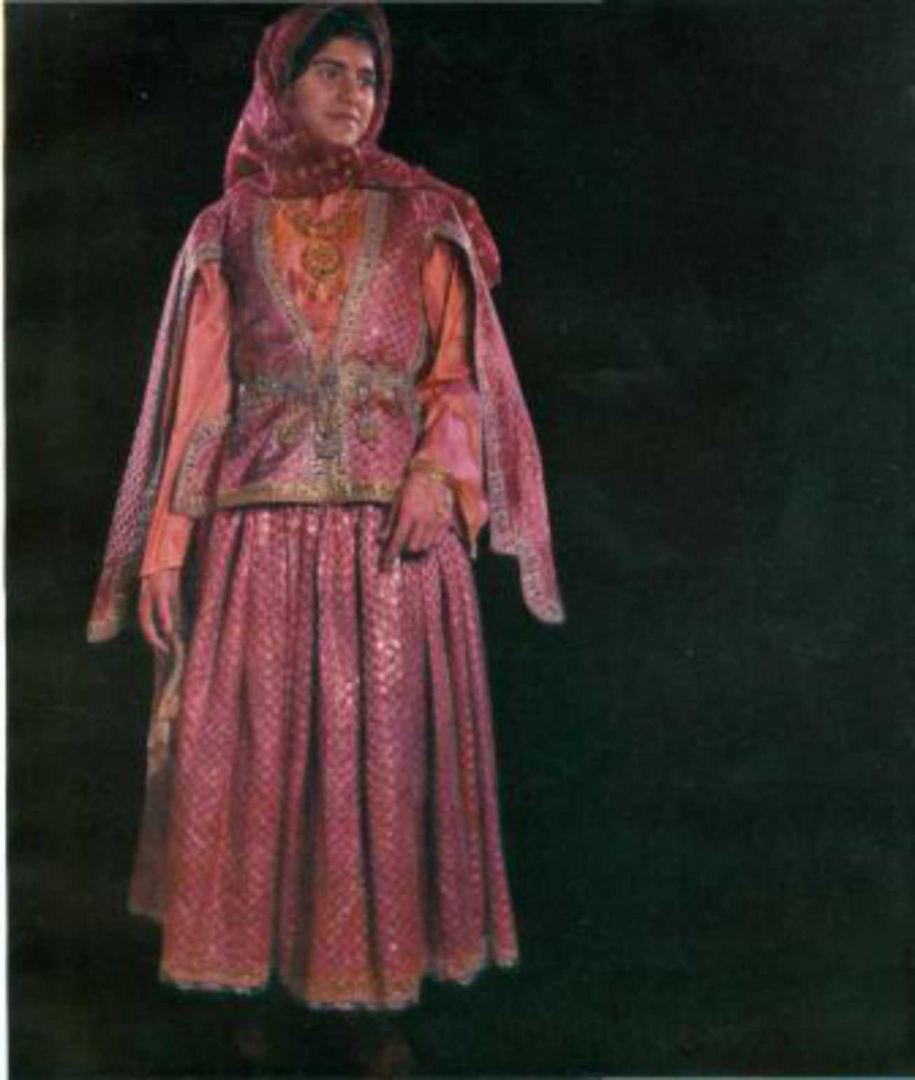 Модная старинная Шуша – особенности стиля женщин и одежды мужчин (ВИДЕО, ФОТО)