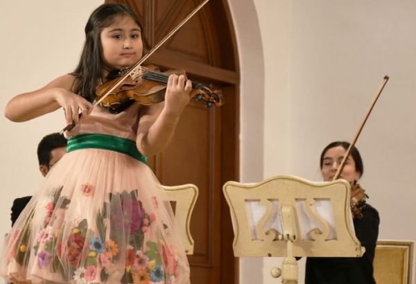 Музыкальный презент в Баку – виртуальные традиции (ВИДЕО/ФОТО)