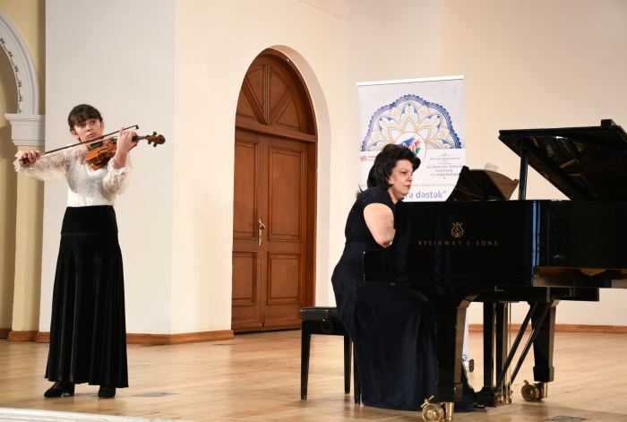 Музыкальный презент в Баку – виртуальные традиции (ВИДЕО/ФОТО)