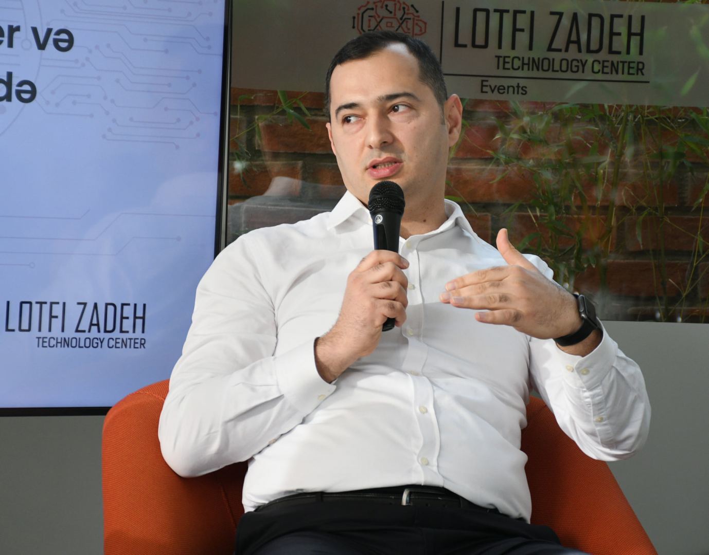 В Центре технологий Лютфи Заде обсужден вопрос End User на IT-рынке (ФОТО)