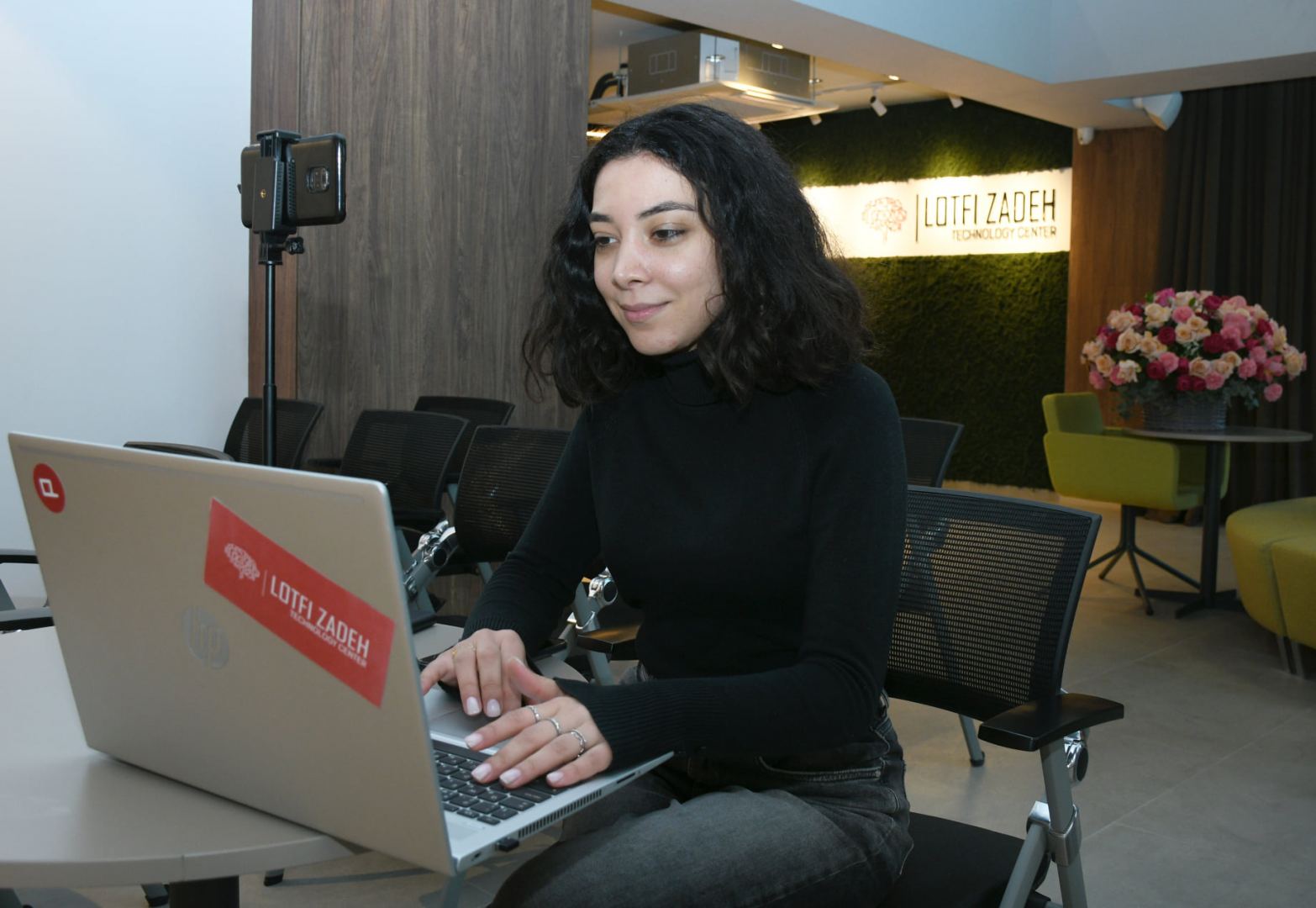 В Центре технологий Лютфи Заде обсужден вопрос End User на IT-рынке (ФОТО)