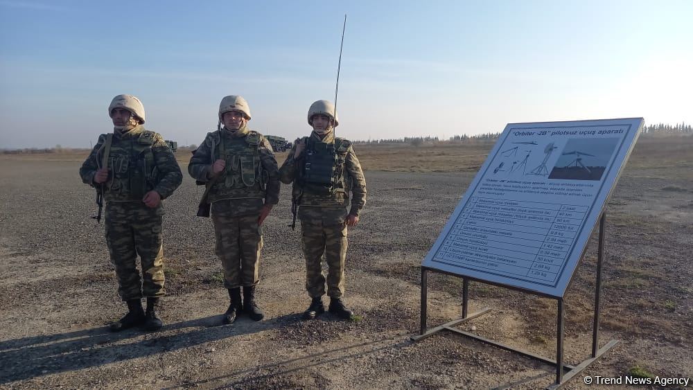 Продемонстрирована боеготовность ракетно-артиллерийских войск армии Азербайджана - репортаж Trend TV (ФОТО)