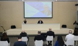 В Баку прошла встреча с российским военным экспертом Игорем Коротченко (ФОТО)