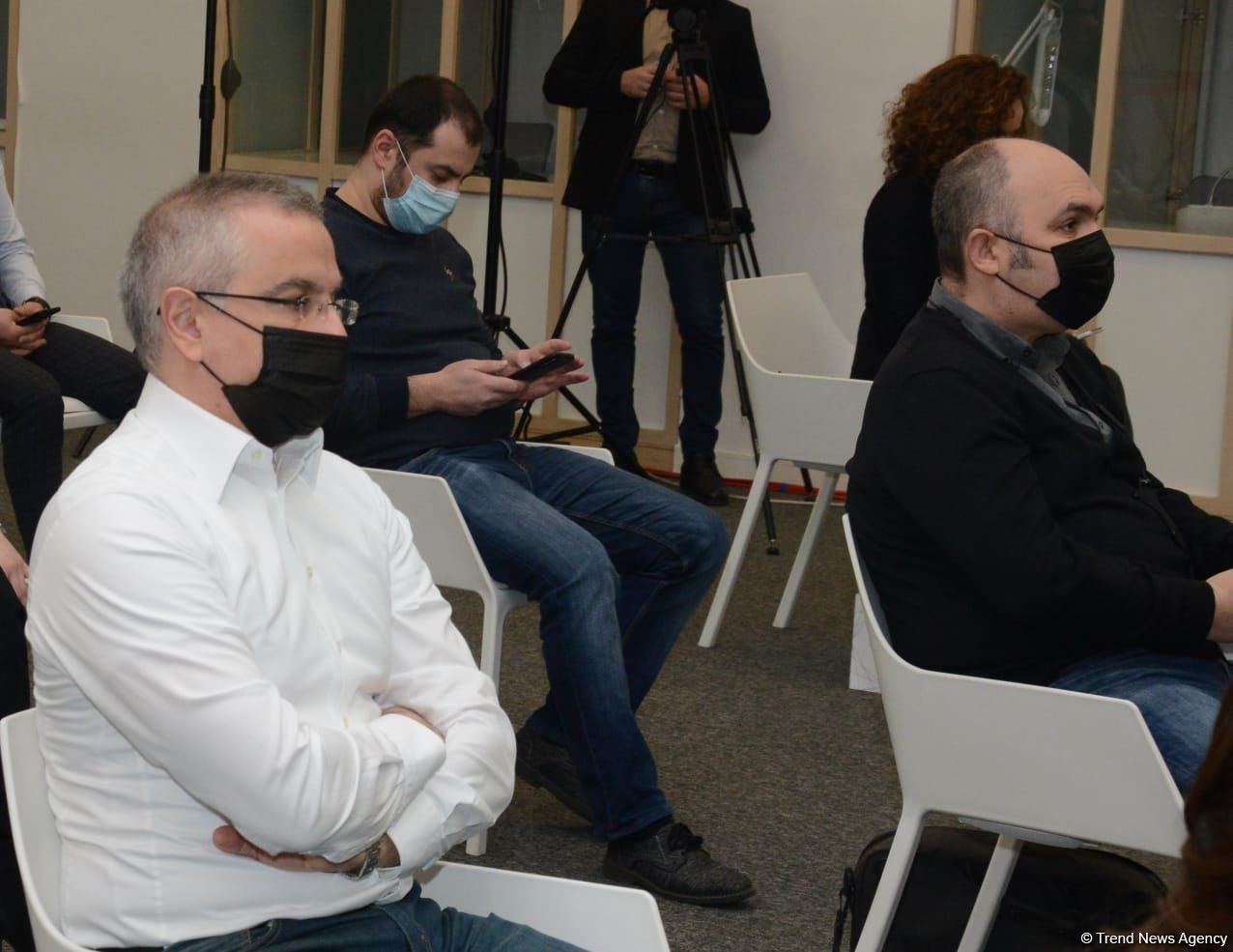 В Баку прошла встреча с российским военным экспертом Игорем Коротченко (ФОТО)