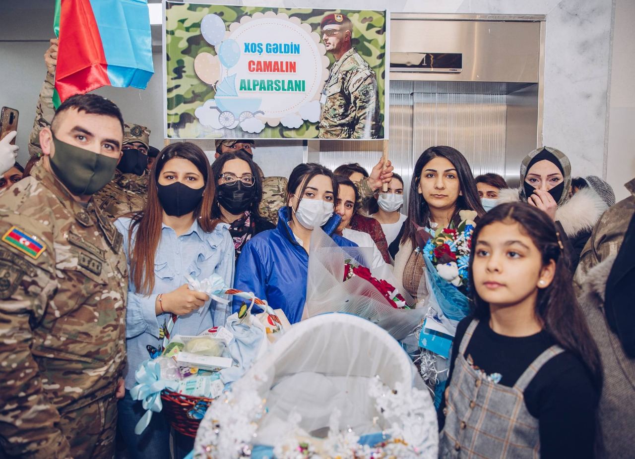 Фонд "YAŞAT" откроет счета в размере 5000 манатов на имена еще двух новорожденных детей шехидов (ФОТО)