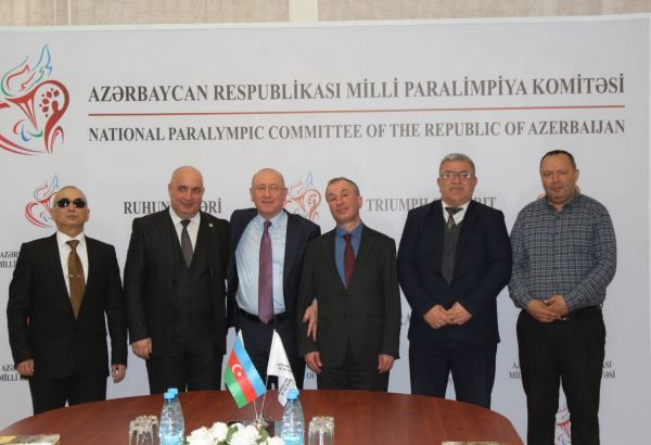 Для людей с ограниченными возможностями по зрению представлен роман "Yenilməz" (ФОТО)