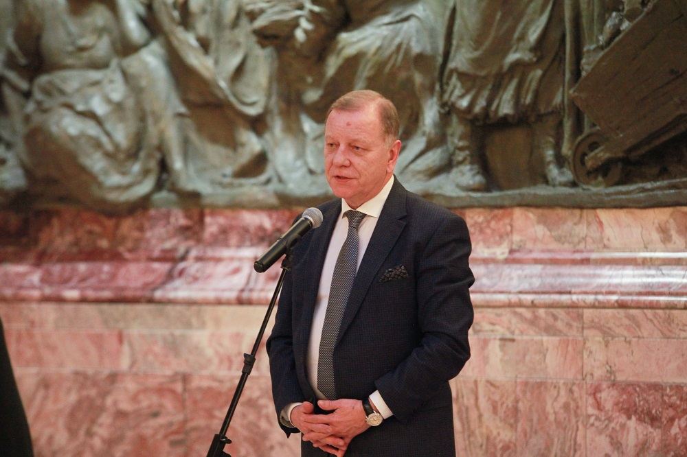 Ковер "Сураханы" XVIII века и 100 уникальных экспонатов искусства Азербайджана представлены в России (ФОТО)