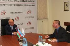 Для людей с ограниченными возможностями по зрению представлен роман "Yenilməz" (ФОТО)