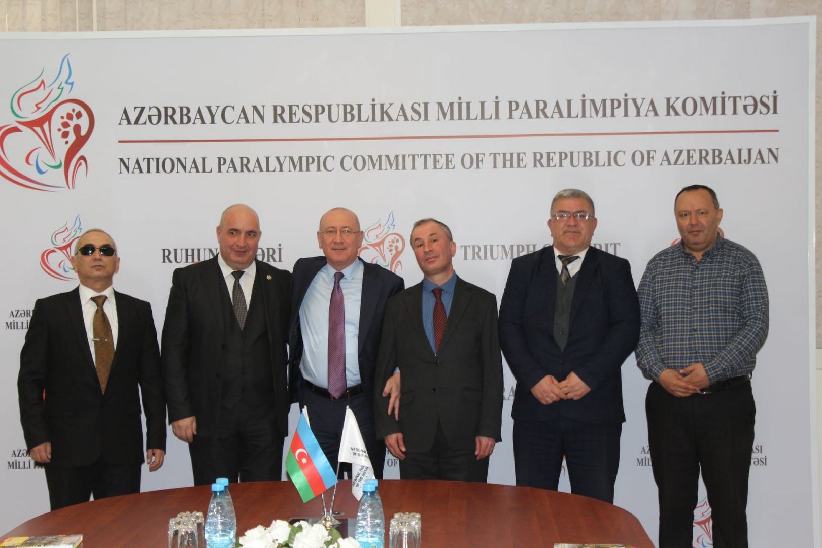 Для людей с ограниченными возможностями по зрению представлен роман "Yenilməz" (ФОТО)