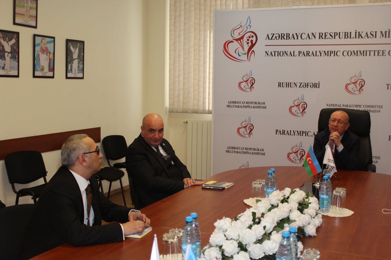 Для людей с ограниченными возможностями по зрению представлен роман "Yenilməz" (ФОТО)