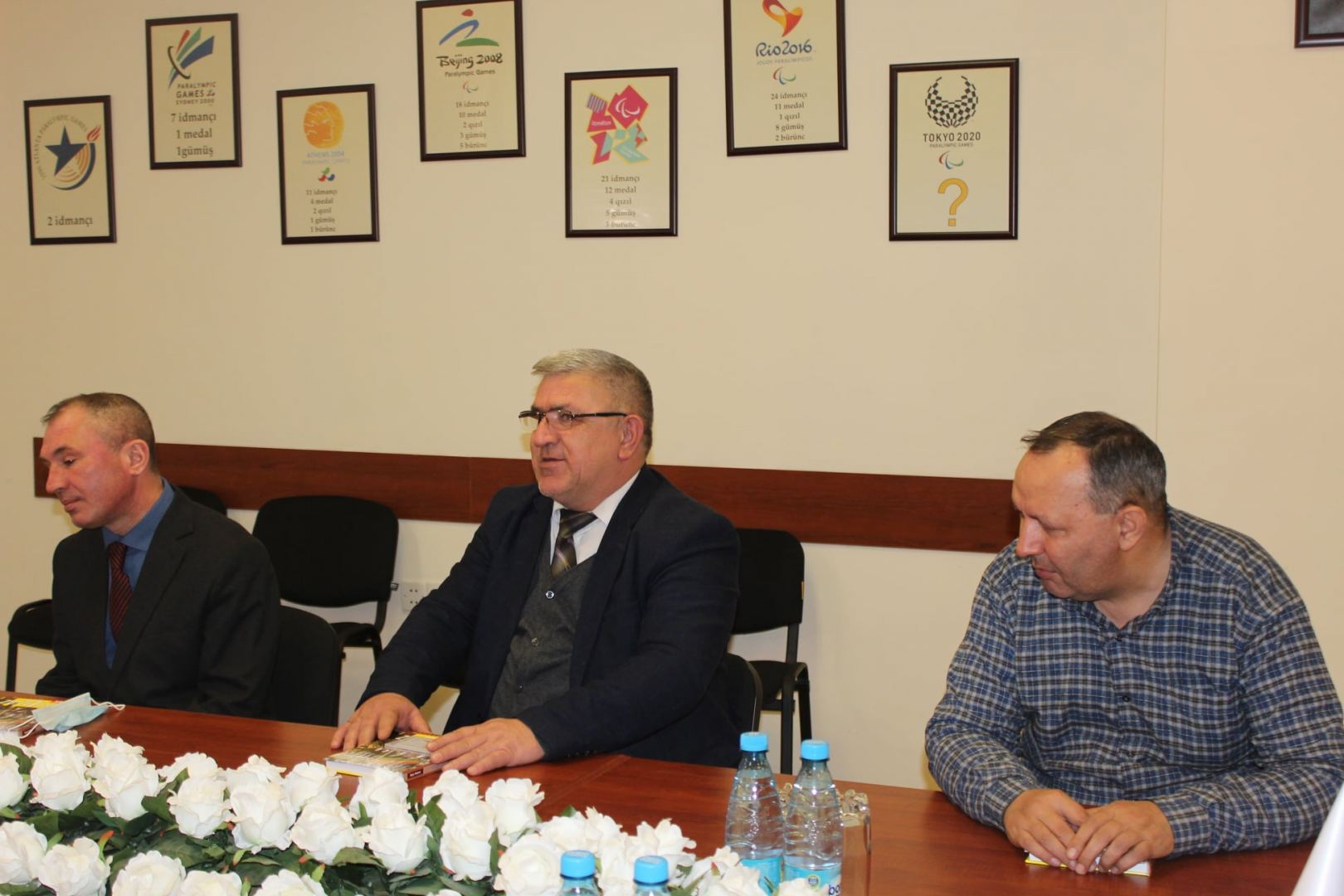 Для людей с ограниченными возможностями по зрению представлен роман "Yenilməz" (ФОТО)