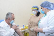 Представители политпартий Азербайджана проходят вакцинацию (ФОТО/ВИДЕО)