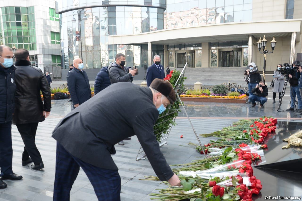 Общественность Азербайджана чтит память жертв Ходжалинского геноцида  (ФОТОРЕПОРТАЖ)