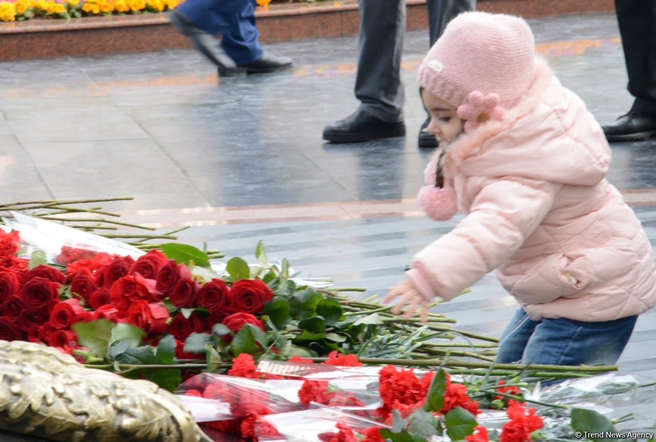 Общественность Азербайджана чтит память жертв Ходжалинского геноцида  (ФОТОРЕПОРТАЖ)