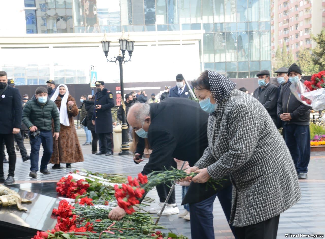 Общественность Азербайджана чтит память жертв Ходжалинского геноцида  (ФОТОРЕПОРТАЖ)