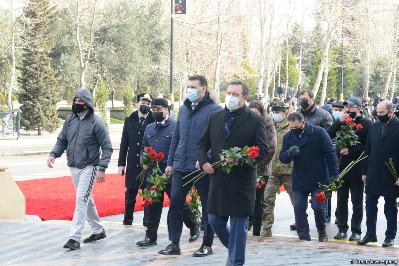 Общественность Азербайджана чтит память жертв Ходжалинского геноцида  (ФОТОРЕПОРТАЖ)