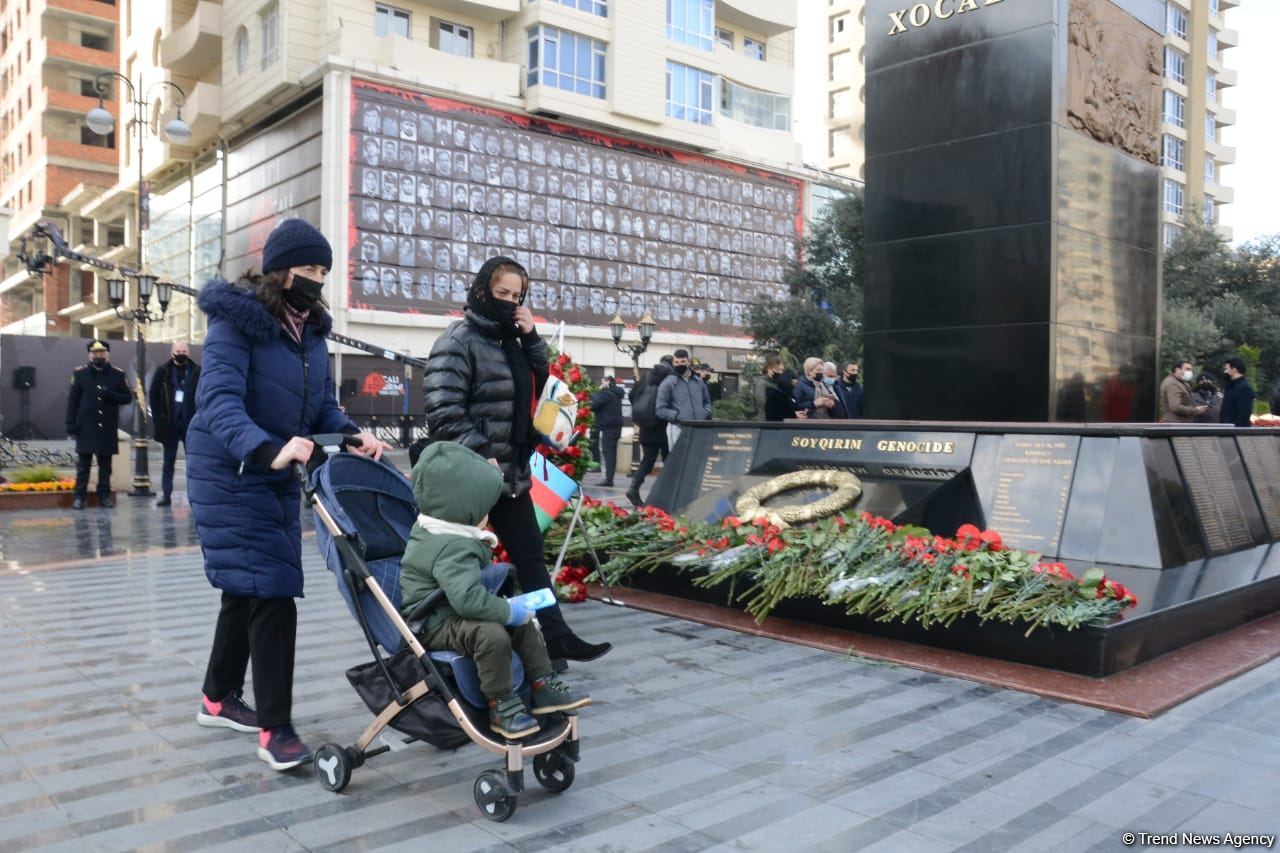 Общественность Азербайджана чтит память жертв Ходжалинского геноцида  (ФОТОРЕПОРТАЖ)