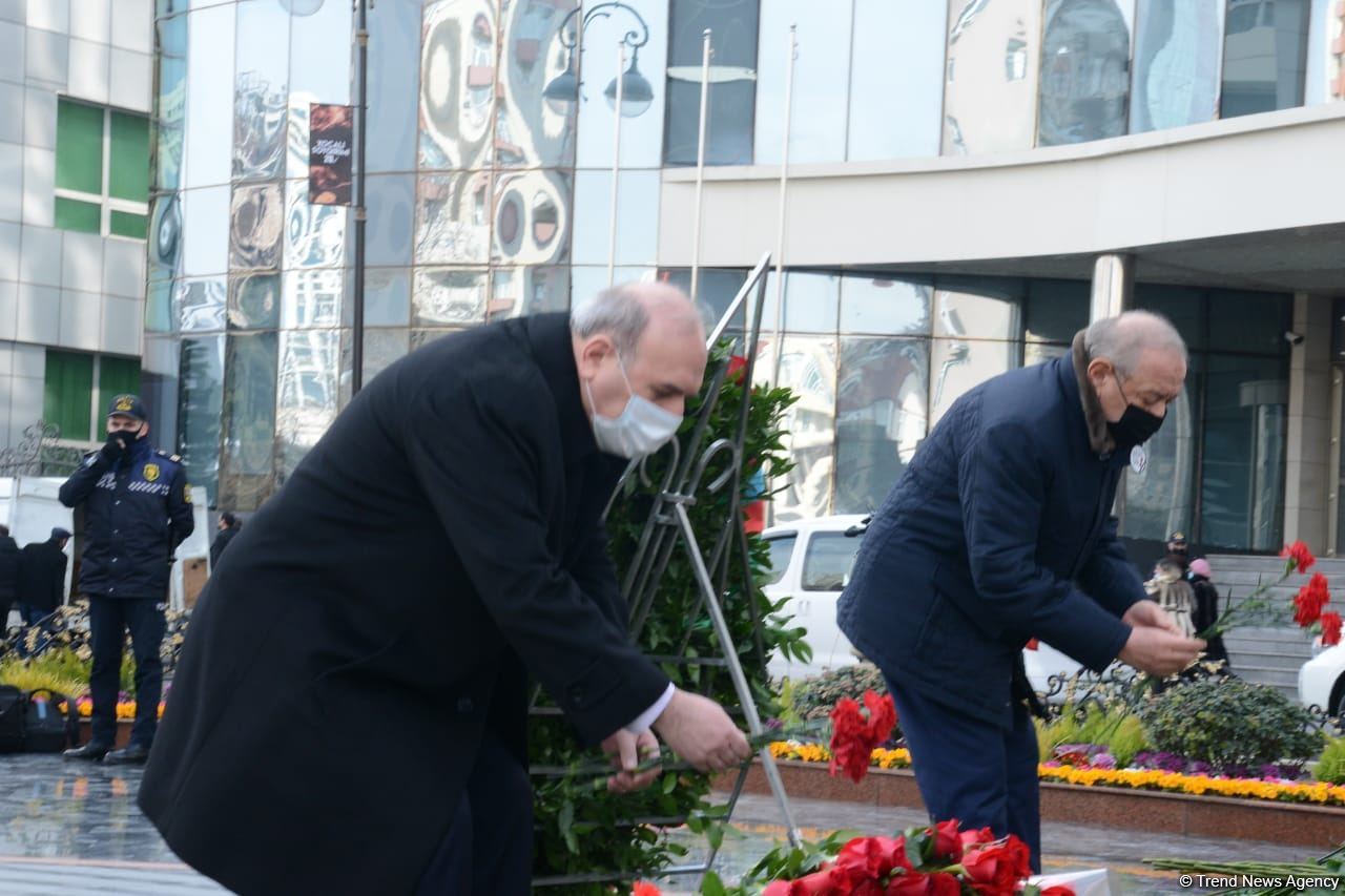 Общественность Азербайджана чтит память жертв Ходжалинского геноцида  (ФОТОРЕПОРТАЖ)
