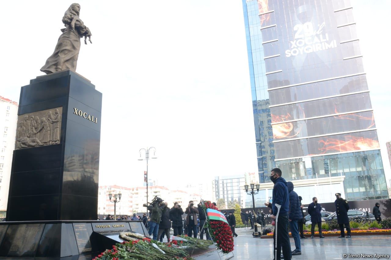 Общественность Азербайджана чтит память жертв Ходжалинского геноцида  (ФОТОРЕПОРТАЖ)