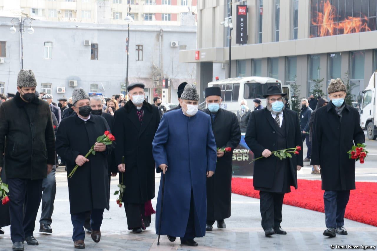 Общественность Азербайджана чтит память жертв Ходжалинского геноцида  (ФОТОРЕПОРТАЖ)