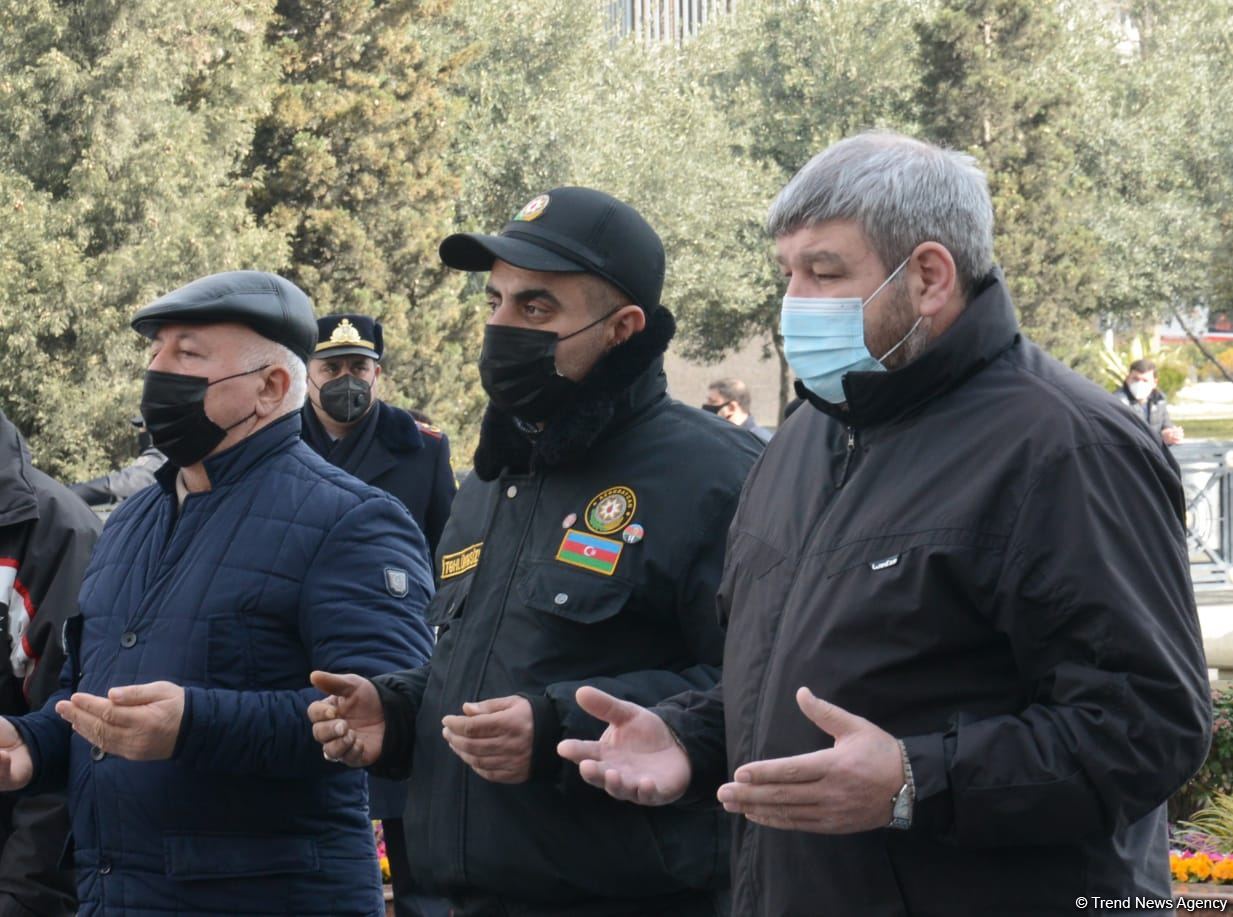Общественность Азербайджана чтит память жертв Ходжалинского геноцида  (ФОТОРЕПОРТАЖ)