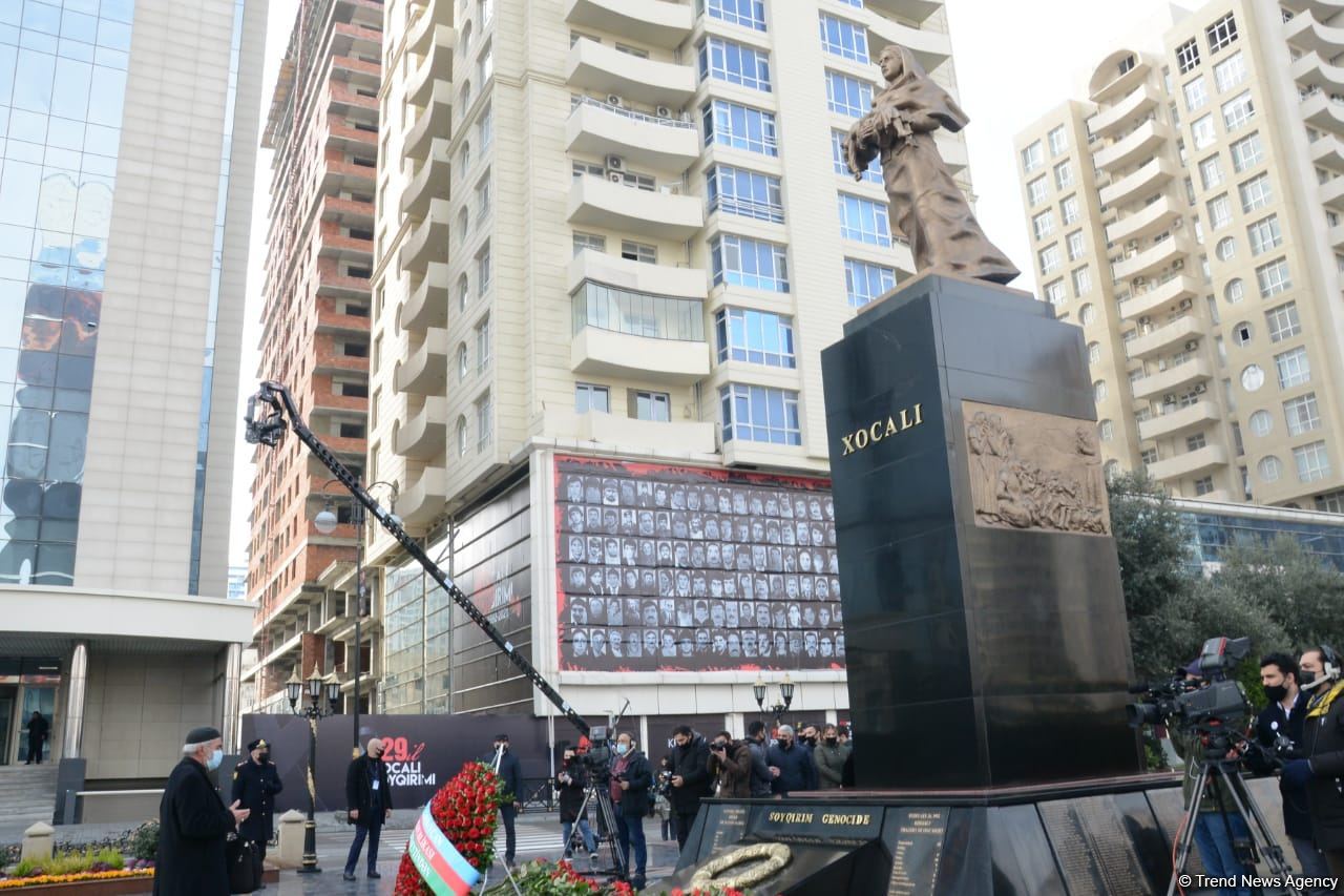 Общественность Азербайджана чтит память жертв Ходжалинского геноцида  (ФОТОРЕПОРТАЖ)