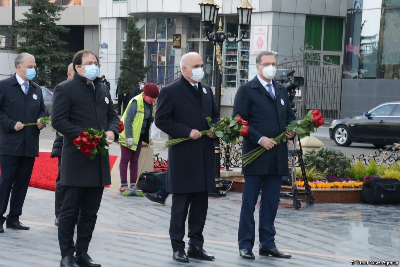 Общественность Азербайджана чтит память жертв Ходжалинского геноцида  (ФОТОРЕПОРТАЖ)