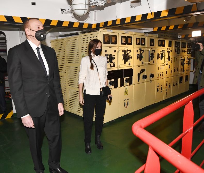 Президент Ильхам Алиев и Первая леди Мехрибан Алиева приняли участие в открытии танкера-музея "Сураханы" в Баку (ФОТО/ВИДЕО)