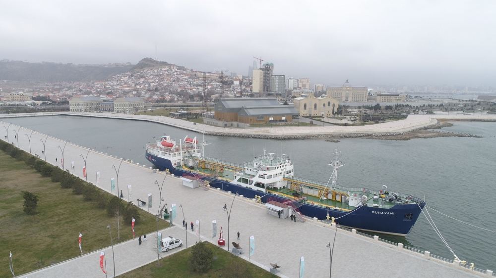 Президент Ильхам Алиев и Первая леди Мехрибан Алиева приняли участие в открытии танкера-музея "Сураханы" в Баку (ФОТО/ВИДЕО)