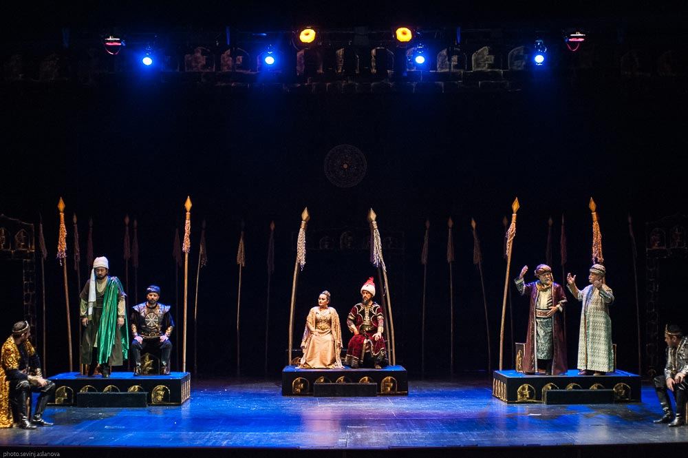 Народный артист Сабир Мамедов в образе Низами Гянджеви (ФОТО)