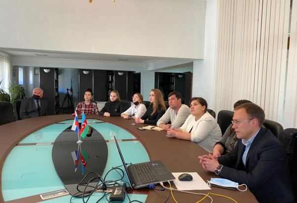 Книжное издательство с вековой историей – презентация в Баку (ФОТО)