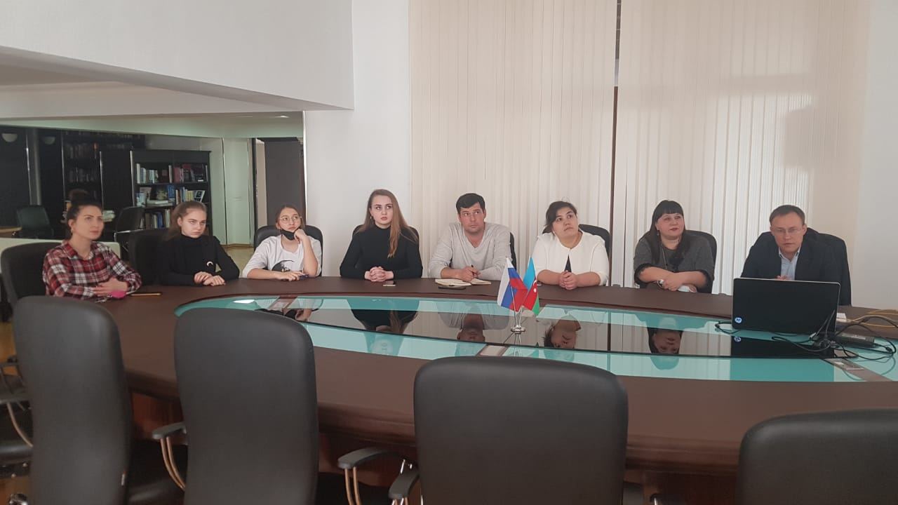 Книжное издательство с вековой историей – презентация в Баку (ФОТО)