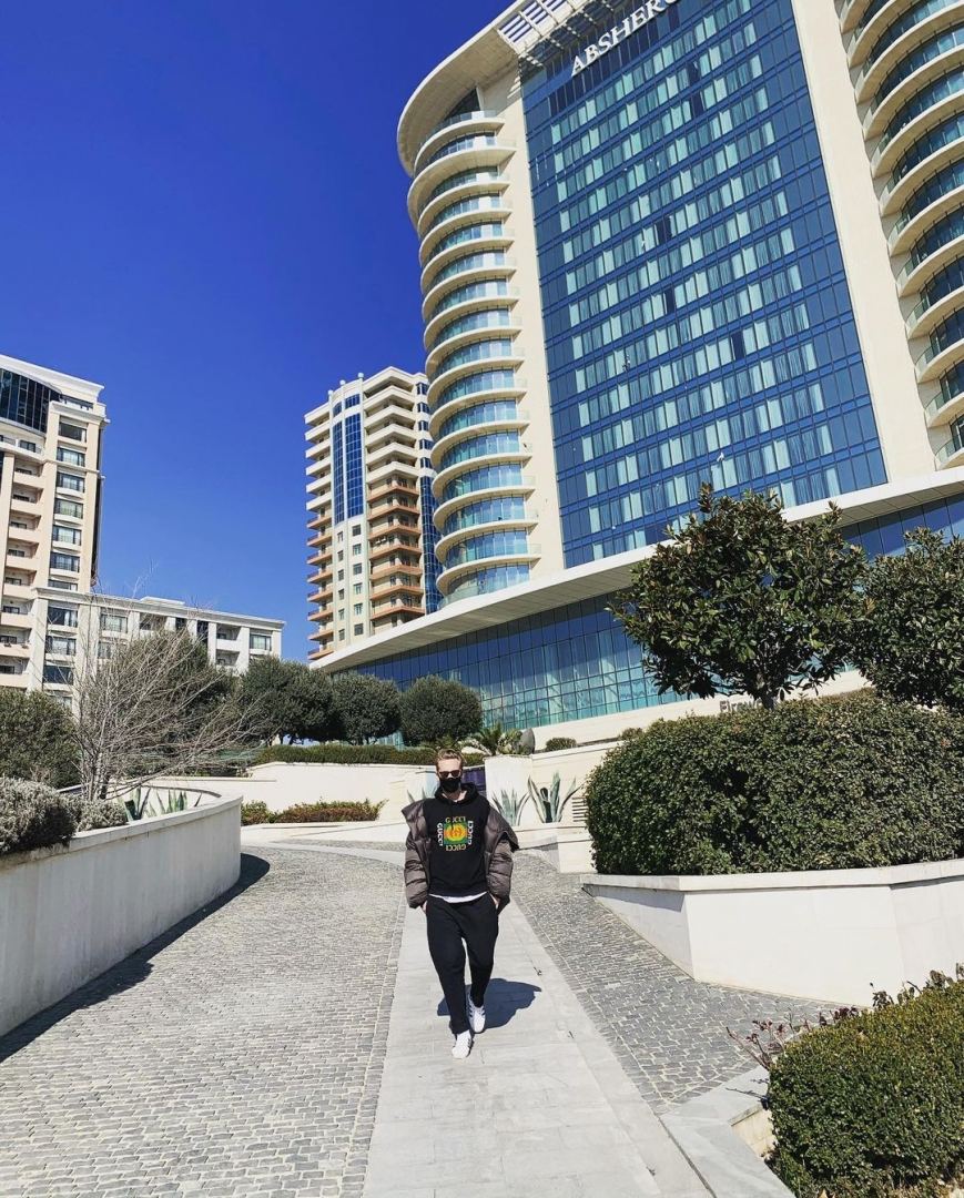 Известный российский стилист отдохнул в Баку (ФОТО)