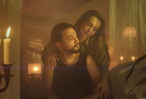 Романтический вечер Фаика Агаева при свечах с красивой незнакомкой (ВИДЕО)