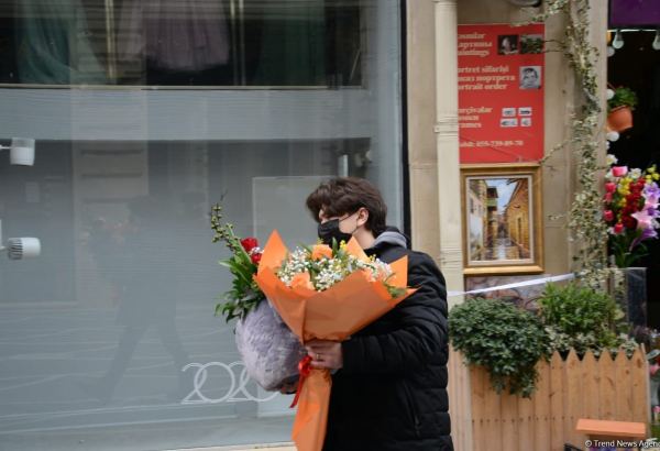 Баку отмечает Международный женский день - 8 Марта (ФОТОРЕПОРТАЖ)