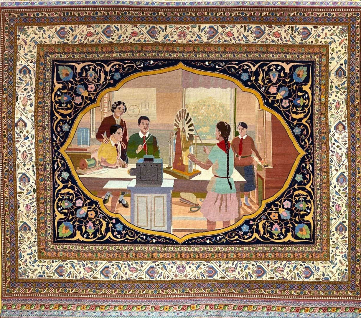 Образы женщин в азербайджанских коврах (ФОТО)