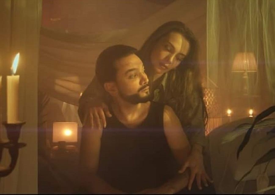 Романтический вечер Фаика Агаева при свечах с красивой незнакомкой (ВИДЕО)