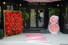 Баку отмечает Международный женский день - 8 Марта (ФОТОРЕПОРТАЖ)