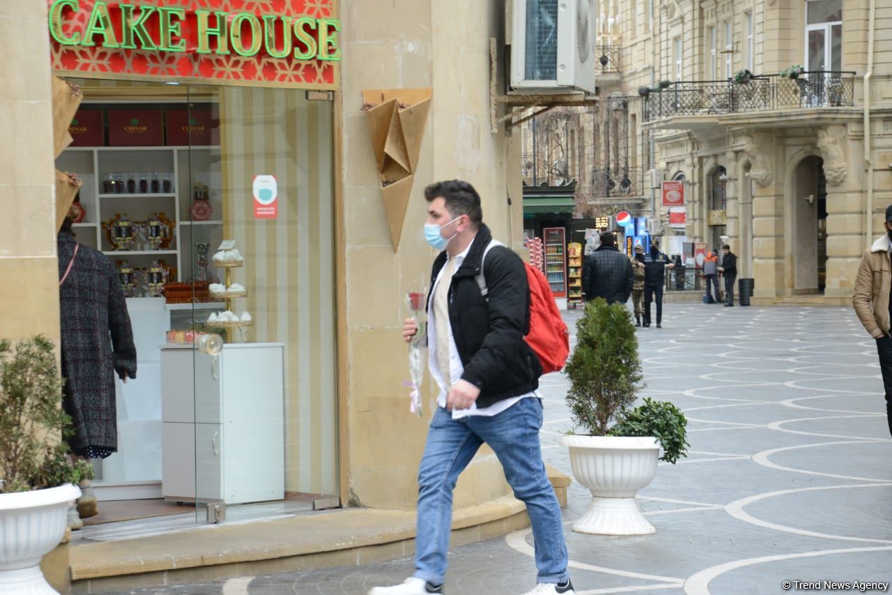 Баку отмечает Международный женский день - 8 Марта (ФОТОРЕПОРТАЖ)