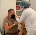 Заслуженный артист Азербайджана Адалят Шукуров прошел вакцинацию от COVID-19 (ФОТО)
