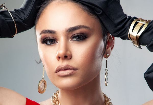 Сценический наряд Самиры Эфенди на "Евровидении" создаст всемирно известный модельер