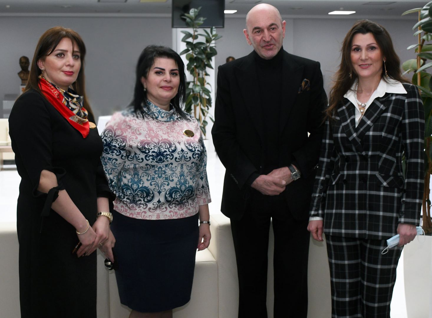 Правильное применение азербайджанского языка в исполнительском искусстве - дискуссии (ФОТО)