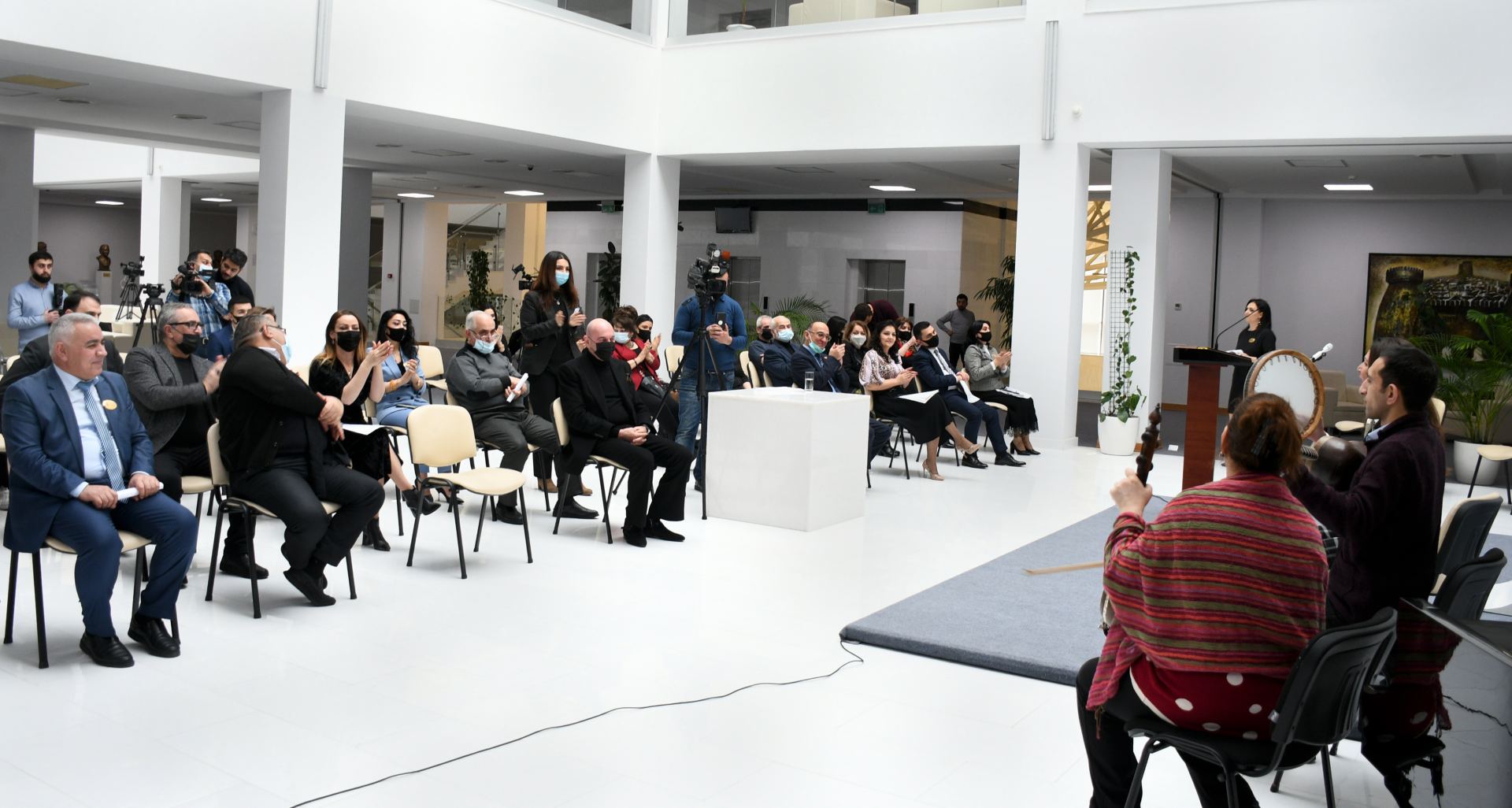 Правильное применение азербайджанского языка в исполнительском искусстве - дискуссии (ФОТО)