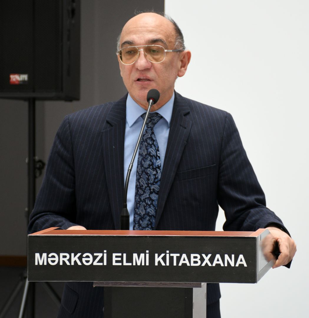 Правильное применение азербайджанского языка в исполнительском искусстве - дискуссии (ФОТО)